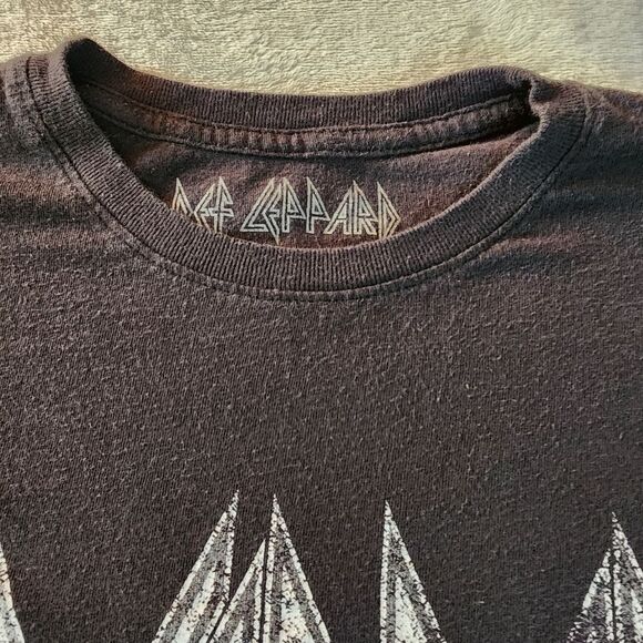 Def Leppard 2022 Gray Tshirt With Graphic Size Small - Picture 6 of 8